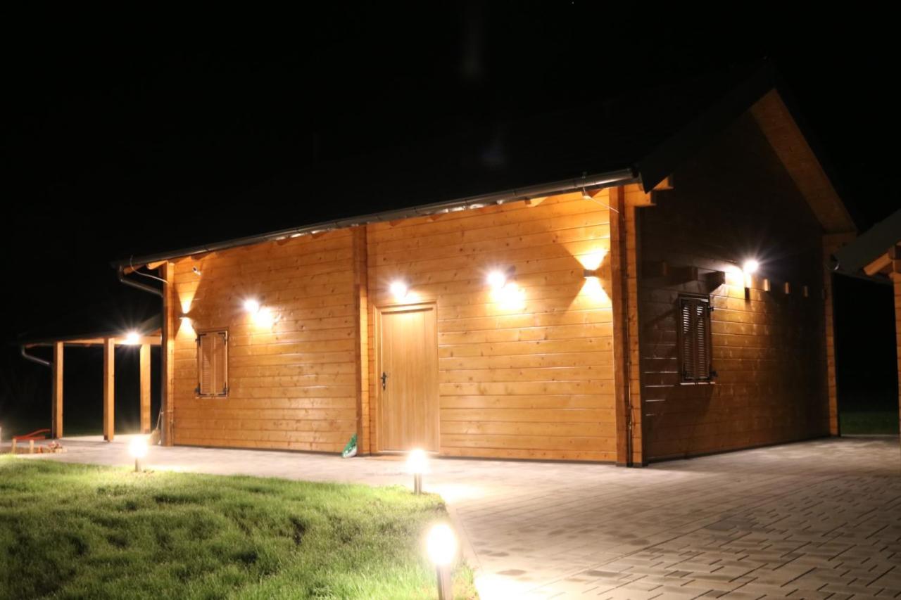 V's Place - Wooden House With Heated Pool And Outdoor Sauna
