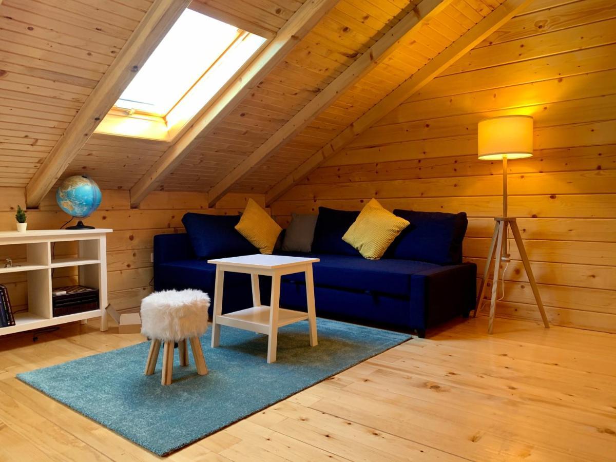 V's Place - Wooden House With Heated Pool And Outdoor Sauna