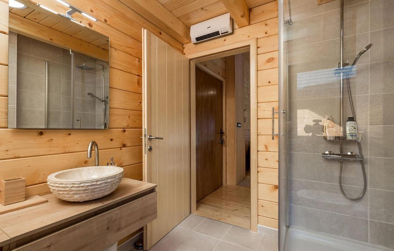 V's Place - Wooden House With Heated Pool And Outdoor Sauna *