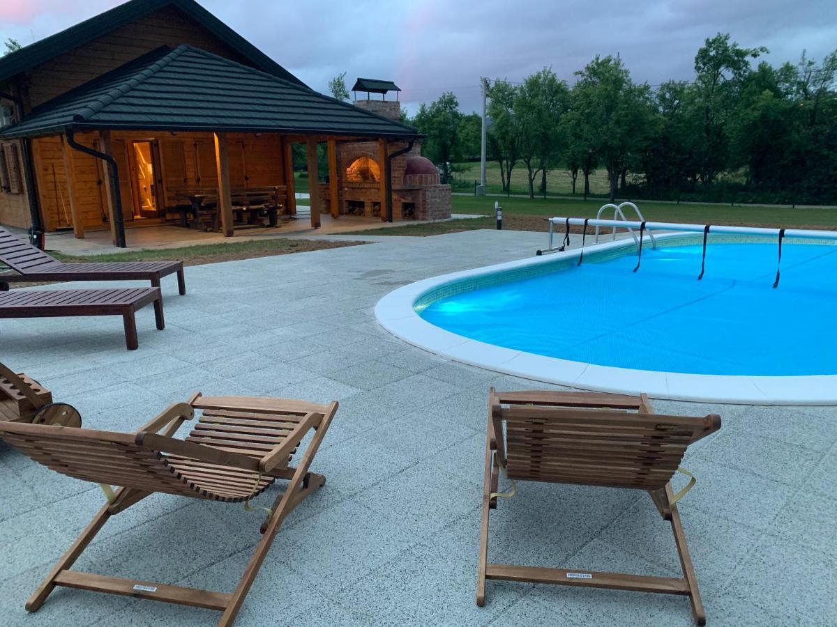 V's Place - Wooden House With Heated Pool And Outdoor Sauna Holiday home *