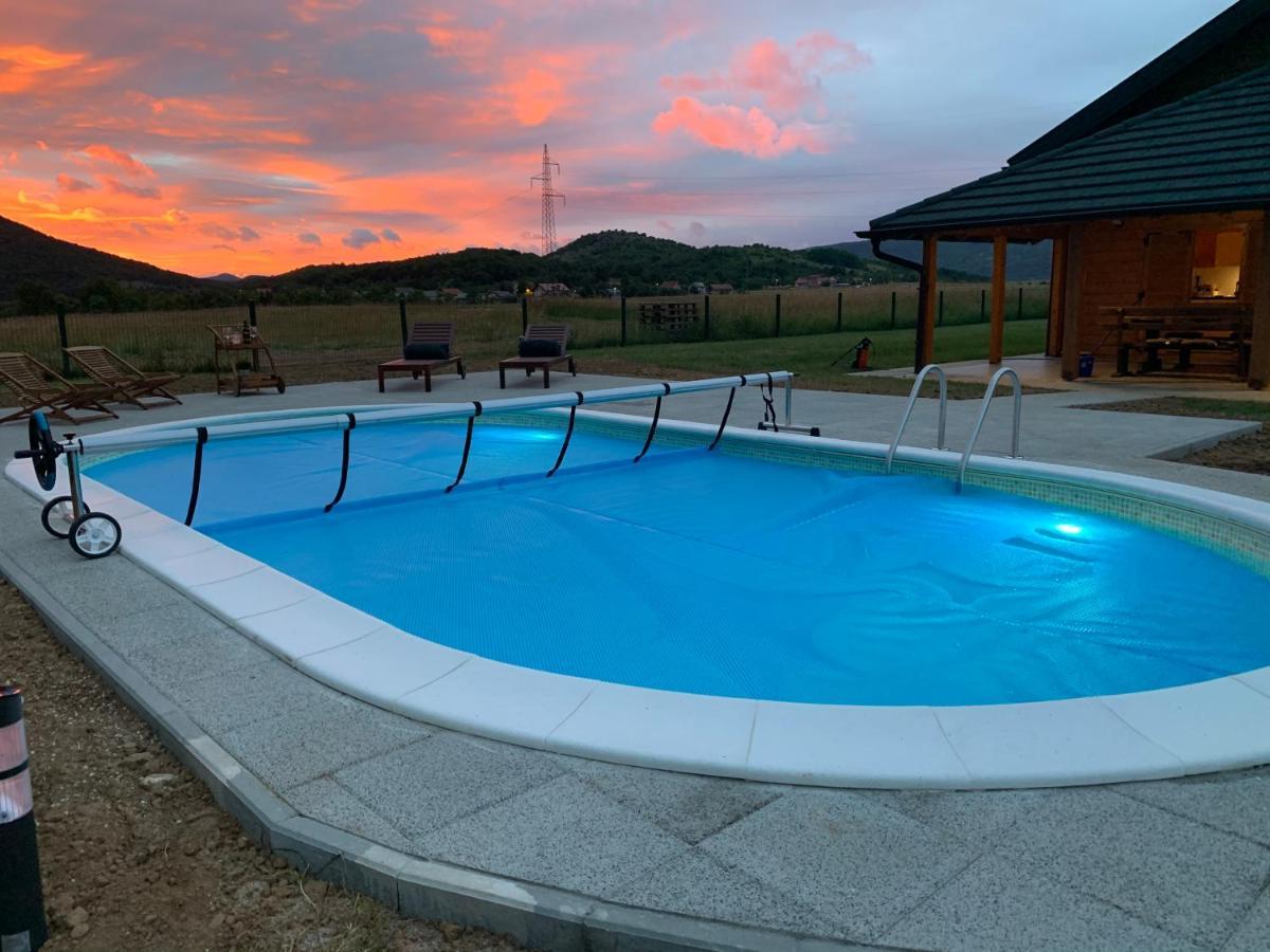 V's Place - Wooden House With Heated Pool And Outdoor Sauna Holiday home *