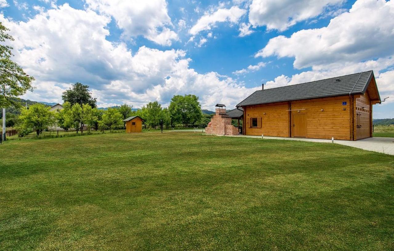 V's Place - Wooden House With Heated Pool And Outdoor Sauna Holiday home
