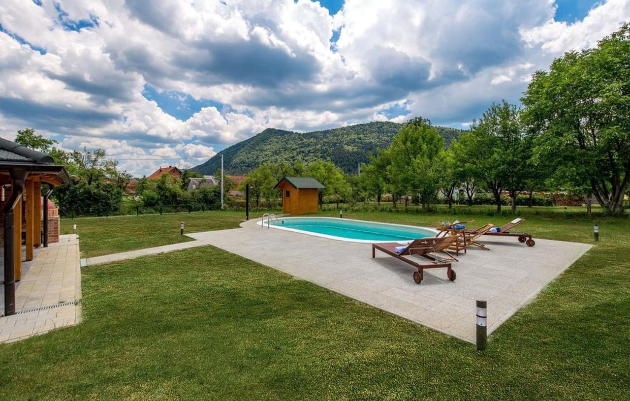 Holiday home V's Place - Wooden House With Heated Pool And Outdoor Sauna