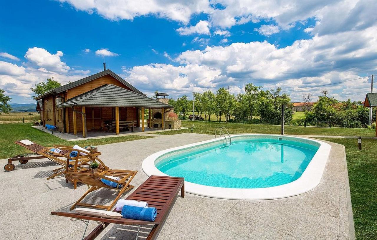 V's Place - Wooden House With Heated Pool And Outdoor Sauna Holiday home *