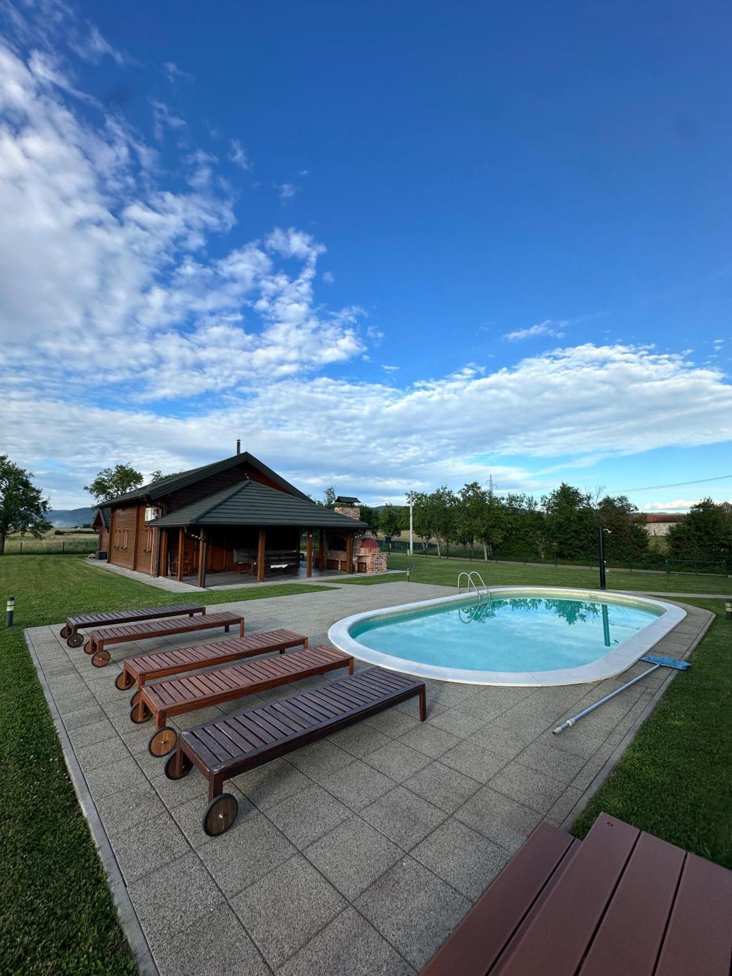 V's Place - Wooden House With Heated Pool And Outdoor Sauna Holiday home Otocac