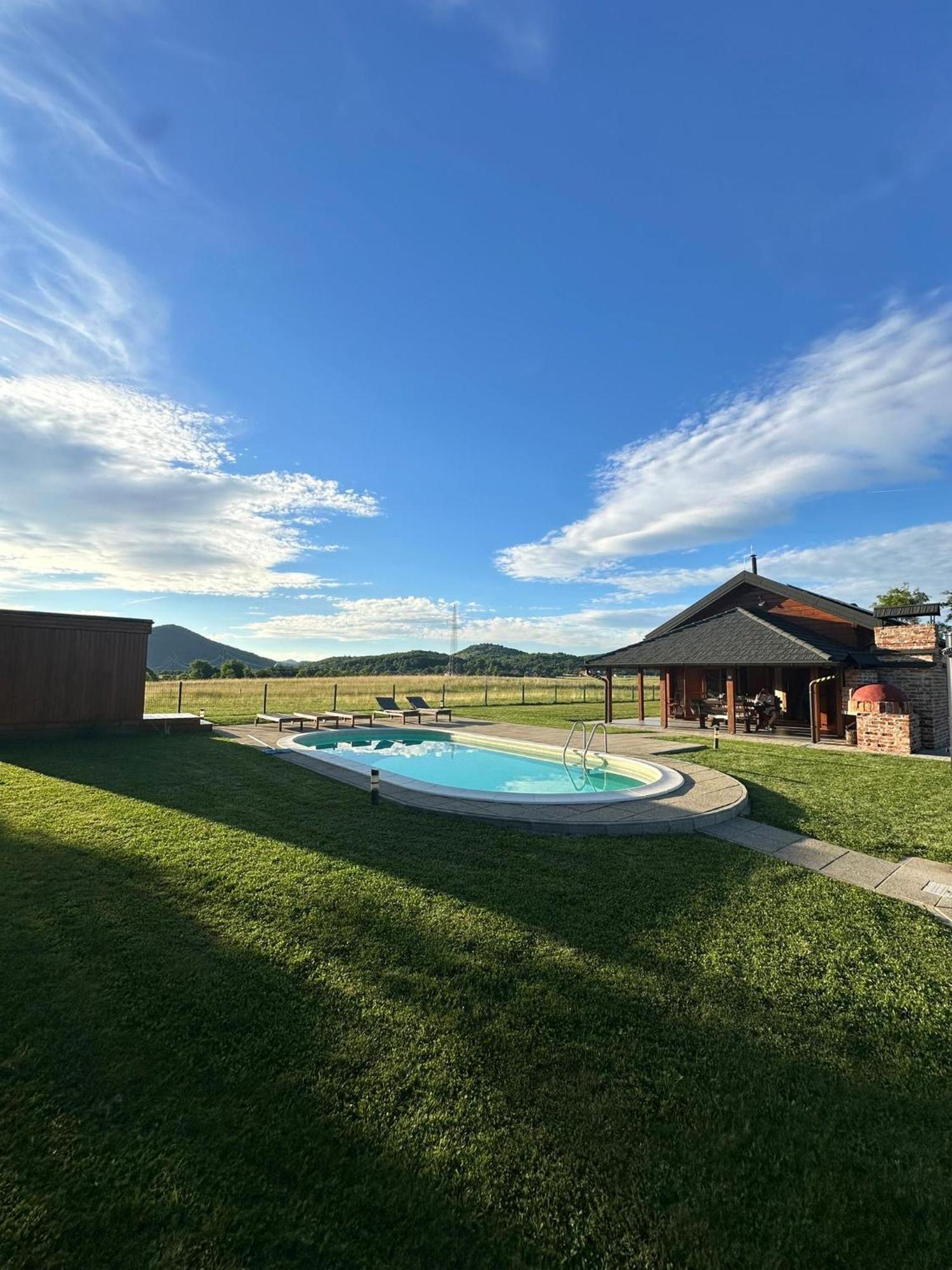 V's Place - Wooden House With Heated Pool And Outdoor Sauna Holiday home Otocac